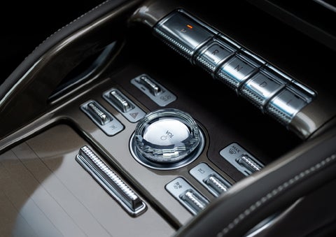 A crystal-inspired volume knob is shown in the center floor console of a 2024 Lincoln Nautilus® SUV. | Hooks Lincoln in Fort Worth TX